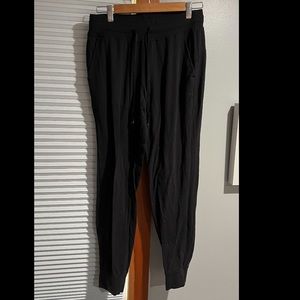 Lululemon jogger size 8